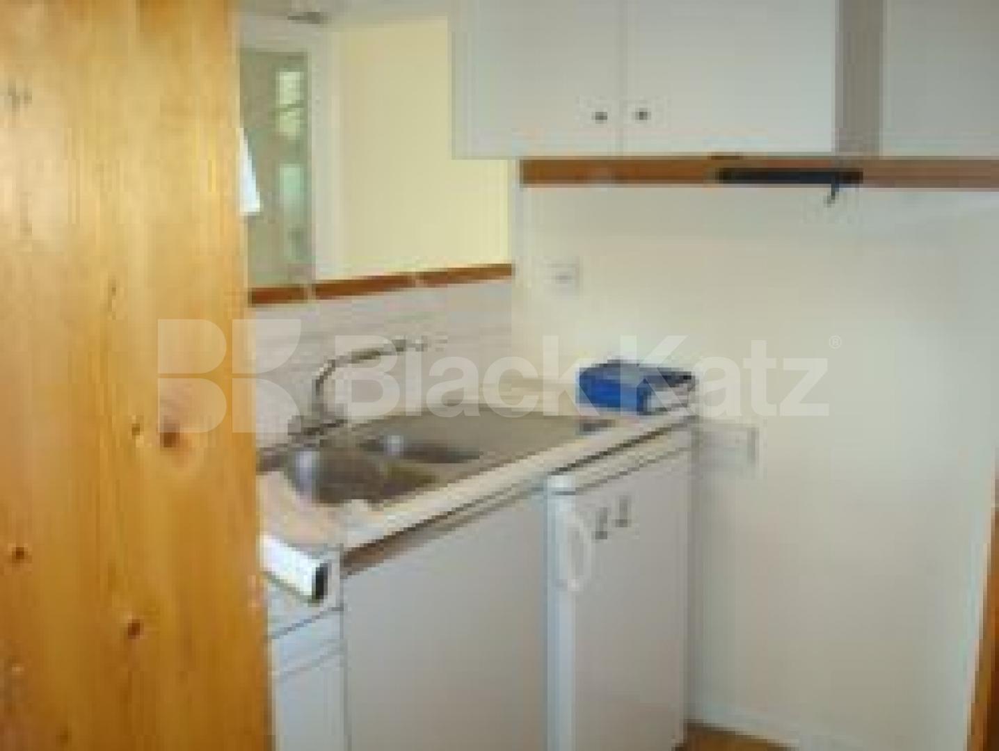 			New Instrction, Studio Apartment, 1 bath, 1 reception Flat			 Warwick Avenue, LITTLE VENICE